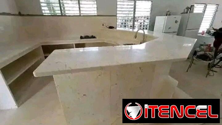 Planchas y piso de mármol