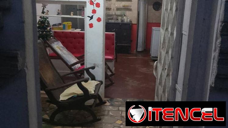 $16.000usd. Ajuste con $ en mano. En venta casa de 2 plantas en Marianao. A 2 cuadras de 51 y a 2 de 114. 🛑No se va la