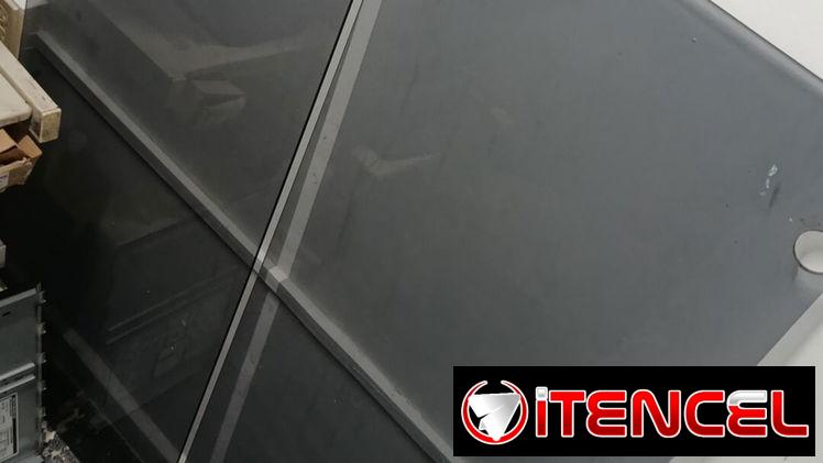 VENDO ESOS DOS PAÑOS DE CRISTAL ( NO ANTICHOQUE )