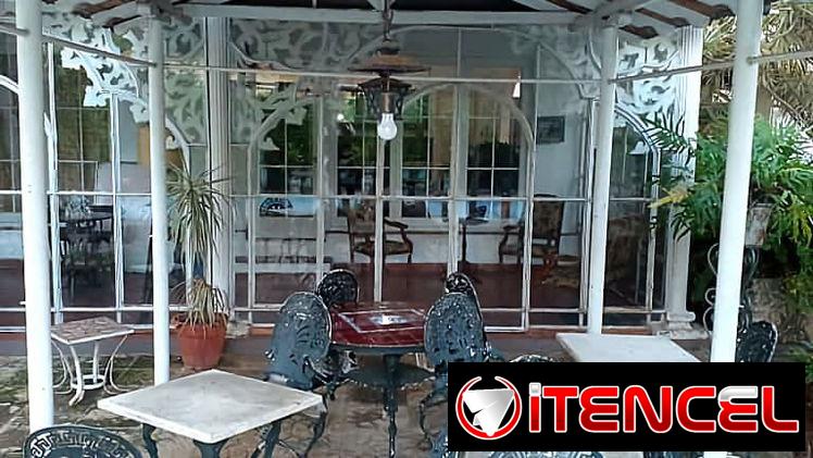 Casa independiente capitalista con piscina en CUBANACÁN