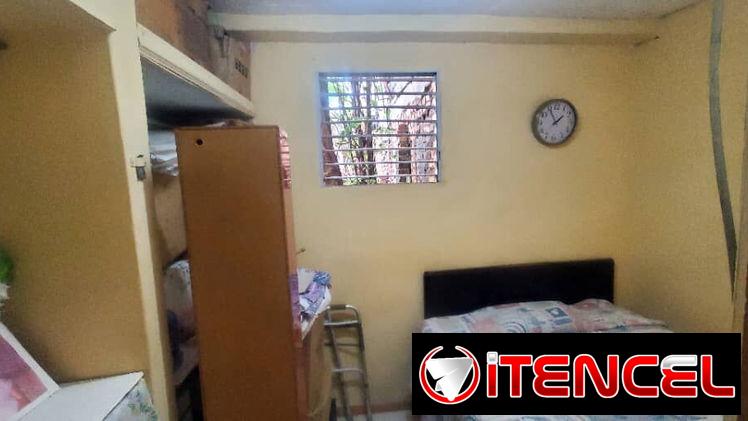 Vendo casa en Marianao pogolotti puerta calle con posibilidad de guardar una moto de 3 habitaciones dos baños en bajos c