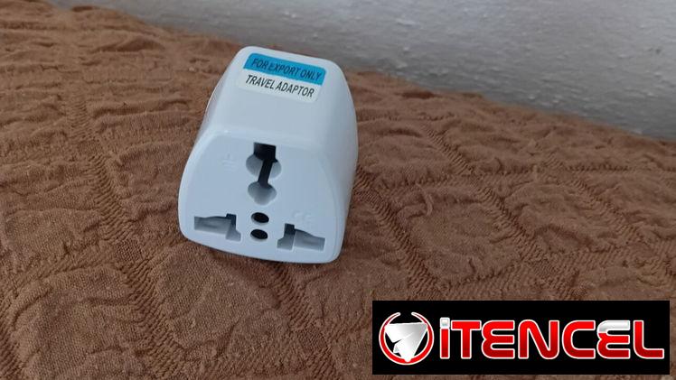 Piñas universales  de corriente sirve para conectar split. en 800.