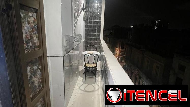 RENTO APARTAMENTO  EN PLAZA A UNA CUADRA DE LA UNIVERSIDAD DE LA HABANA( ZONA NO AFECTADA POR LA CORRIENTE) , DE DOS HAB