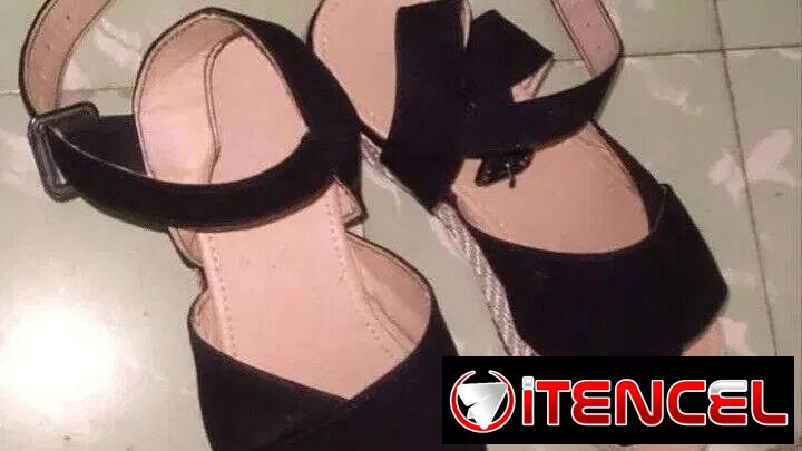 DOS SANDALIAS TALLA 38 VERDE 1200 PESOS Y NEGROS 2000 PESOS PARA EMPEINE ANCHO