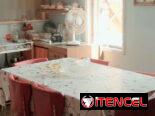 A08: Apartamento en El Vedado en venta con 3 habitaciones en un segundo piso con posibilidades de garage (sin techo)
