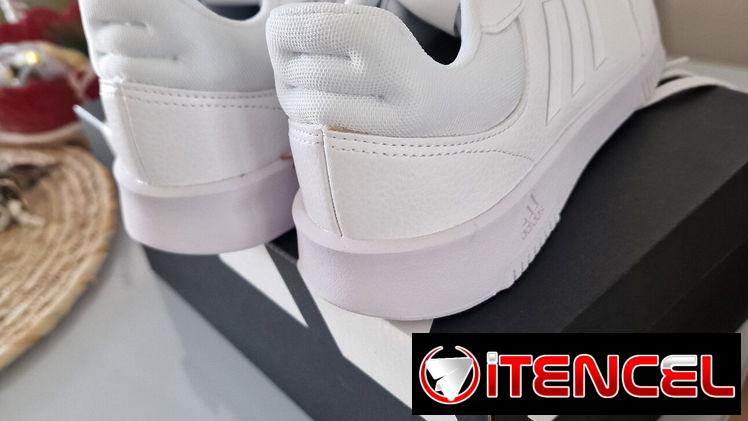 Adidas Tenasur Sport 2.0 K – ¡Elegancia y Comodidad en Blanco Total!