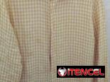 Camisa de hombre de guinga amarilla de mangas largas. Tela de lino o parecido. Diseño moderno. Talla L