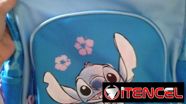 se vende mochila de stich, azul y morada