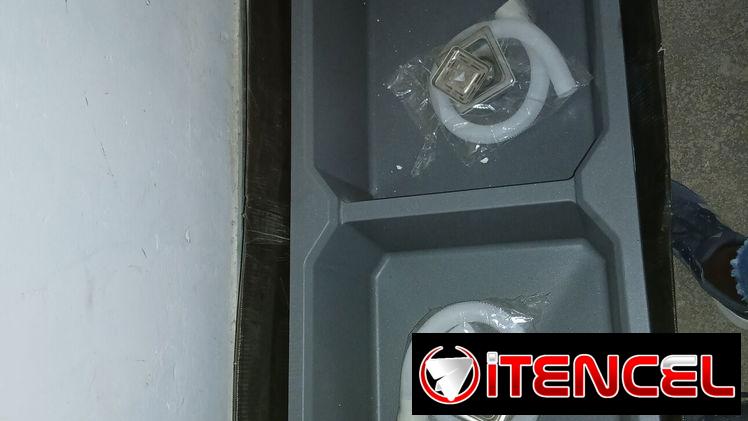 Fregadero doble con su valvula de salida