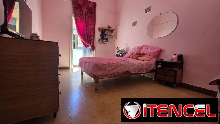 CENTRO HABANA PRÓXIMO A GALEANO Y A UNAS CUADRAS DEL MALECÓN APARTAMENTO 3 CUARTOS Y 2 BAÑOS