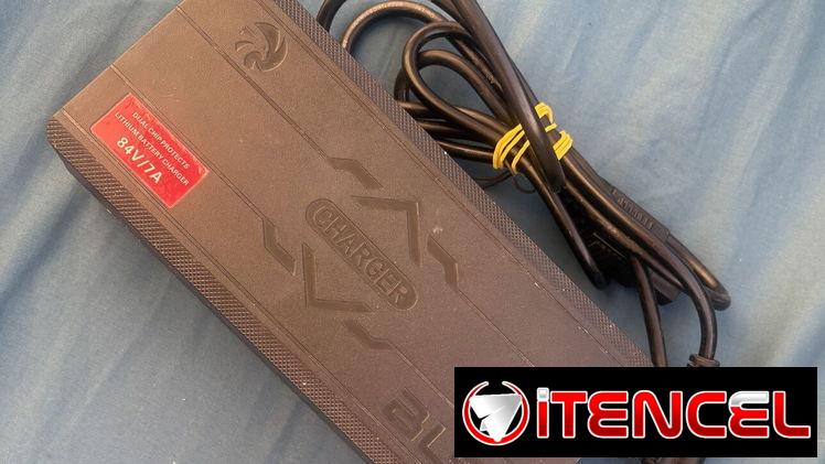 Cargador moto eléctrica 84 voltios / 7 amperios