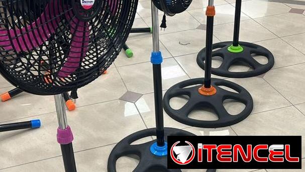 Ventiladores nuevos en su caja de pedestal