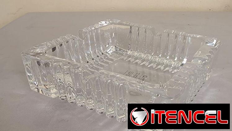 Cenicero de cristal  Medida 10 x 10 cm y 12cmx12cm Precio 3, 5 y 6usd