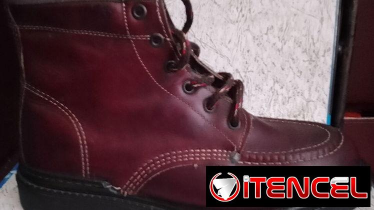 Se venden estos zapatos, tennis y botas