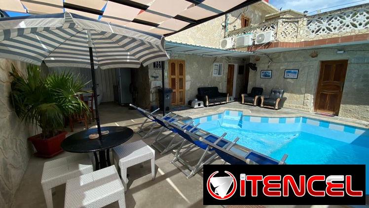 Casa Janet en renra de 3 habitaciones y piscina con sus paneles. Whatssap 5 2959440