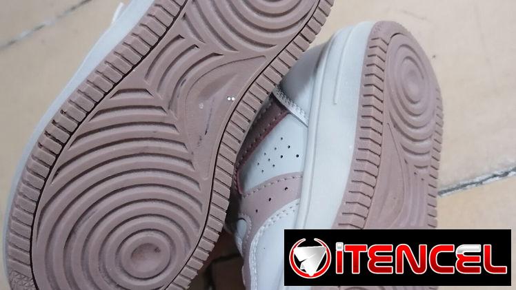 Zapatos para niños número 9 USA (26 aqui)
