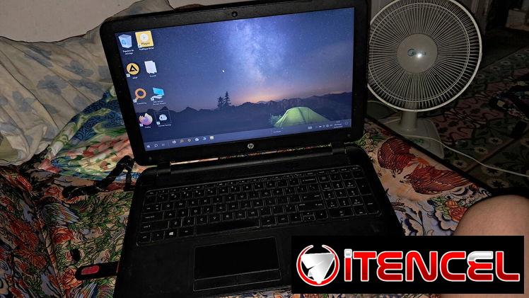 Laptop hp de 17 pulgadas . 4 de ram.  Con 500 gigas batería dura 2horas y media.