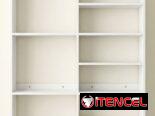 Estante de pared asimétrico en MDF hidrófugo, ideal para salas y estudios, con repisas de diferentes tamaños.