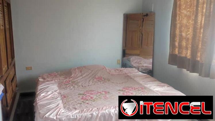 CASA GRANDE EN REGLA! 4 CUARTOS Y 2 BAÑOS – LISTA PARA VIVIR (CON TODO DENTRO)