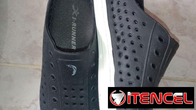 Zapatos X-RUNNER – Slip-on negros con puntera blanca Comodidad y estilo urbano en un solo calzado.  – Diseño moderno: pu