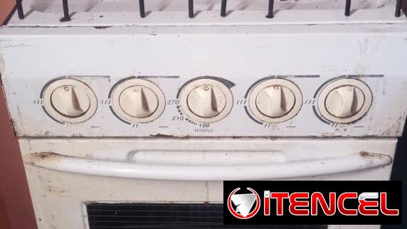 Cocina con horno para reparar