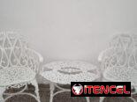 Se vende juego de terraza de aluminio fundido color blanco. 2 butacas y 2 mesitas.