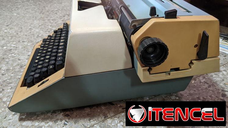 Máquina de escribir Robotron, Alemania años 70.