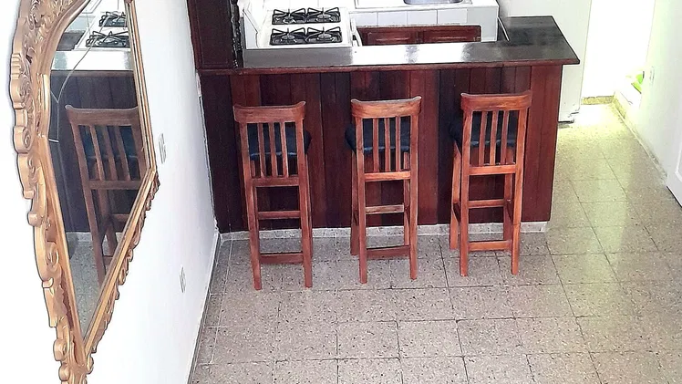 Se vende Apartamento en el Vedado de 2 cuartos y 3 baños 23 y 26 (a una cuadra)