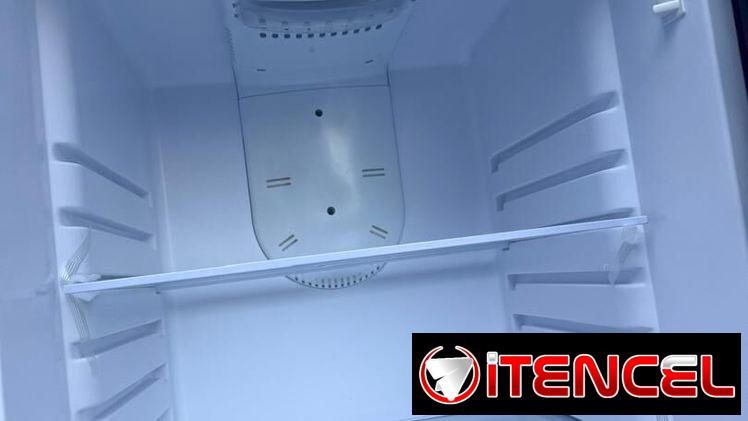 REFRIGERADOR LEMAX NEGRO,7.3 PIES,NO FROST 400 USD