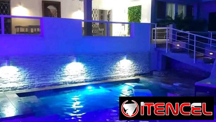 📱 Hostal de Lujo en 10 de Octubre con Piscina Billar y Suite Privada