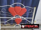 Camas de corazón de hierro