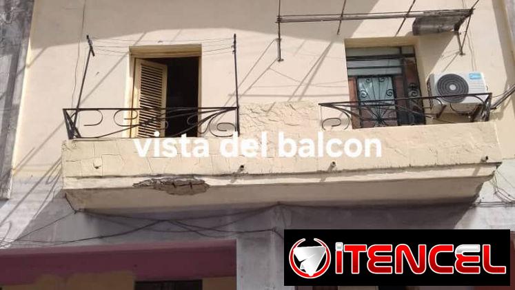 Se vende apartamento en Santo Suárez, ubicado en un primer piso con balcón a la calle