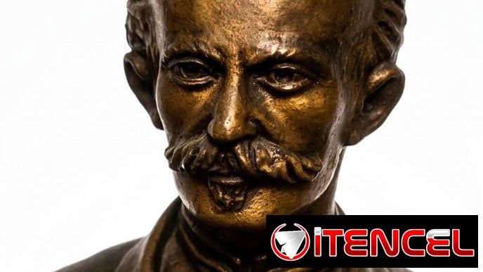 Estatua del centenario de José Martí 33cm de alto artista Manuel Fidalgo