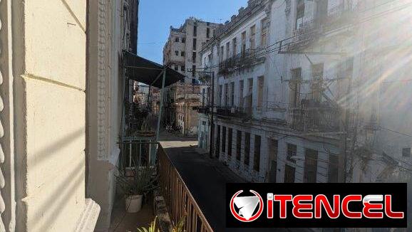 3000 USD_Oquendo y Neptuno”Centro Habana”:Permuto Casa En 1er Piso 67m,2/4 + 1 d Pladul,1erPiso,Azotea Libre,Techo d Pla