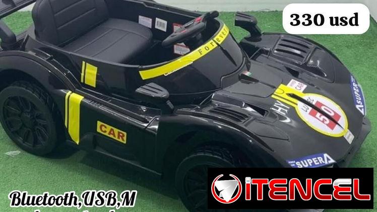Carritos eléctricos con control remoto para los niños y niñas de la casa