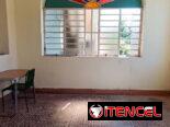 Se vende apto de 4/4 en el vedado con dos baños.