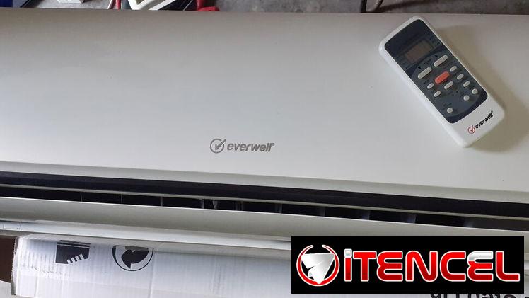 Evaporador de split marca everwell con tarjeta y mando. Como nuevo.