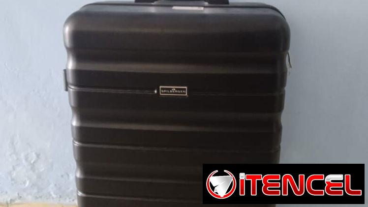 Maletas plástica 4 ruedas dobles 23 kg  capacidad 92lt