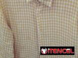 Camisa de hombre de guinga amarilla de mangas largas. Tela de lino o parecido. Diseño moderno. Talla L