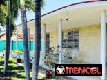 EXPECTACULAR PISCINA GIGANTE DE 10 METROS DE LARGO CASA FRENTE A LA PLAYA CON VISTA ALMAR BOCA CIEGA. 77990721. Fijo