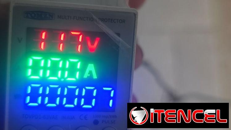 Protector de voltaje digital configurable  y tranfer manual tipo breaker