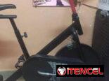 Bicicleta estática y silla de ejercicios en venta