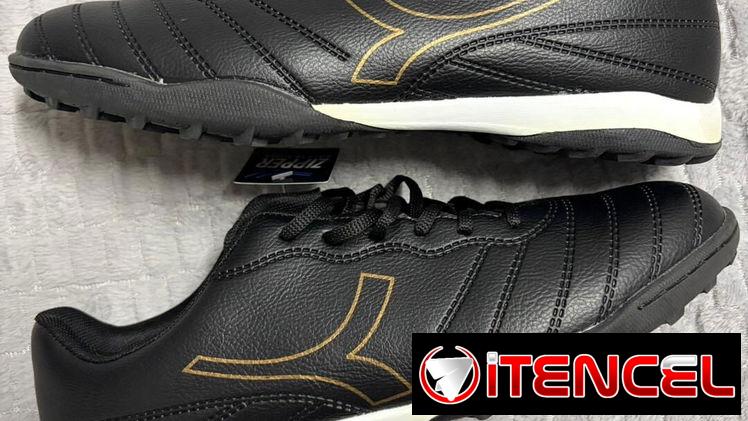 Zapatillas de fútbol sala originales #43 y 44 nuevas – 30 usd . Centro habana tengo domicilio