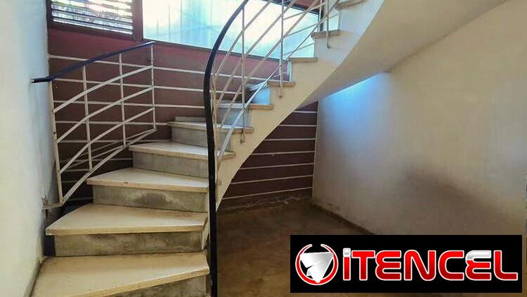 Casa Totalmente independiente Nuevo Vedado 430 m2 Año 1956 6/4 en 160mil 53582376