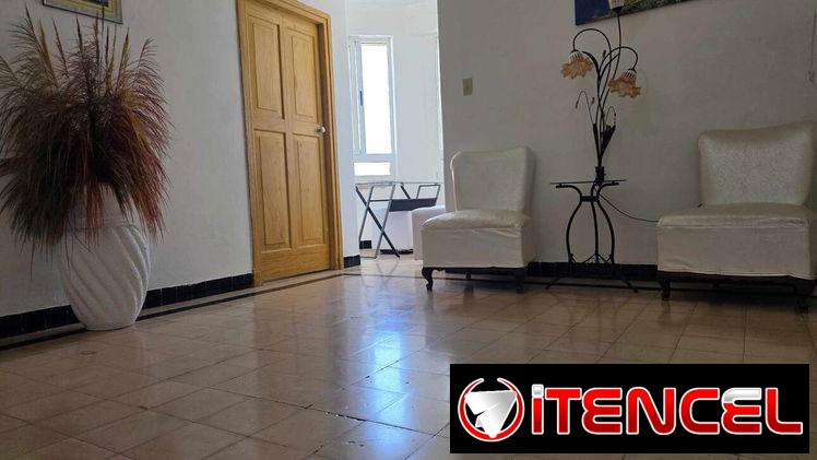 VEDADO EN EL MALECÓN HABANERO APARTAMENTO DE UN CUARTO CON VISTA AL MAR