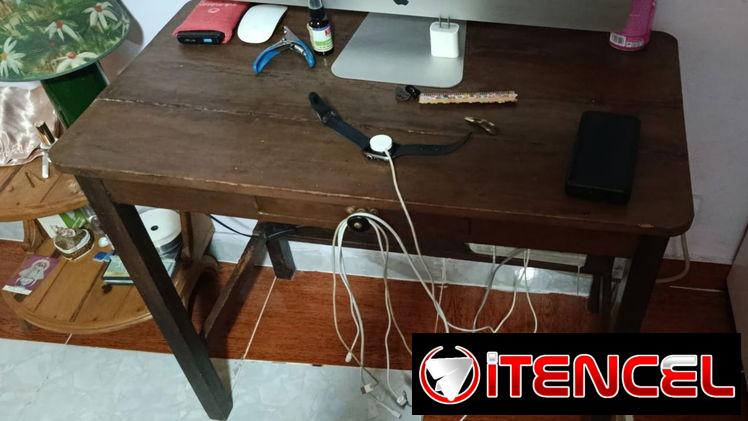Mesa de escritorio antigua