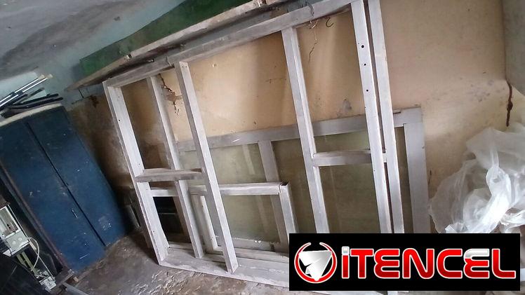 Puerta y Estructura grande para portal de aluminio y cristal 200 usd 53582376