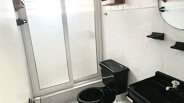 Se vende Apartamento en el Vedado de 2 cuartos y 3 baños 23 y 26 (a una cuadra)