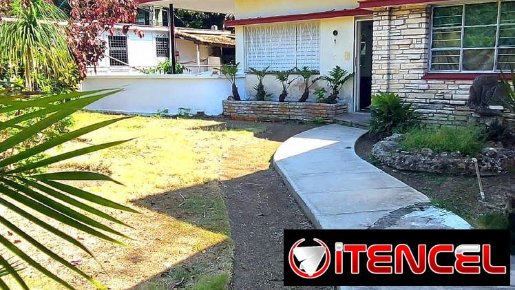 Casa grande con patio en Cubanacán