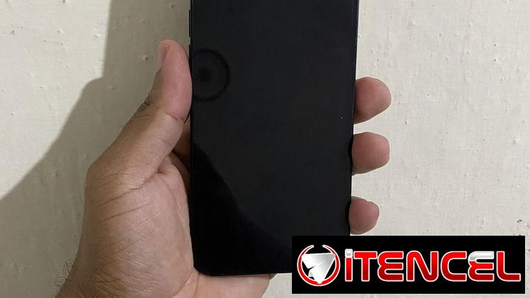 iPhone 12 negro con cuenta de iCloud